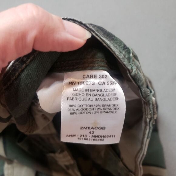 WRANGLER AUTHENTICS ▪︎ Camo Cargo Short▪︎ Pockets ▪︎ Size 42 - Picture 4 of 7
